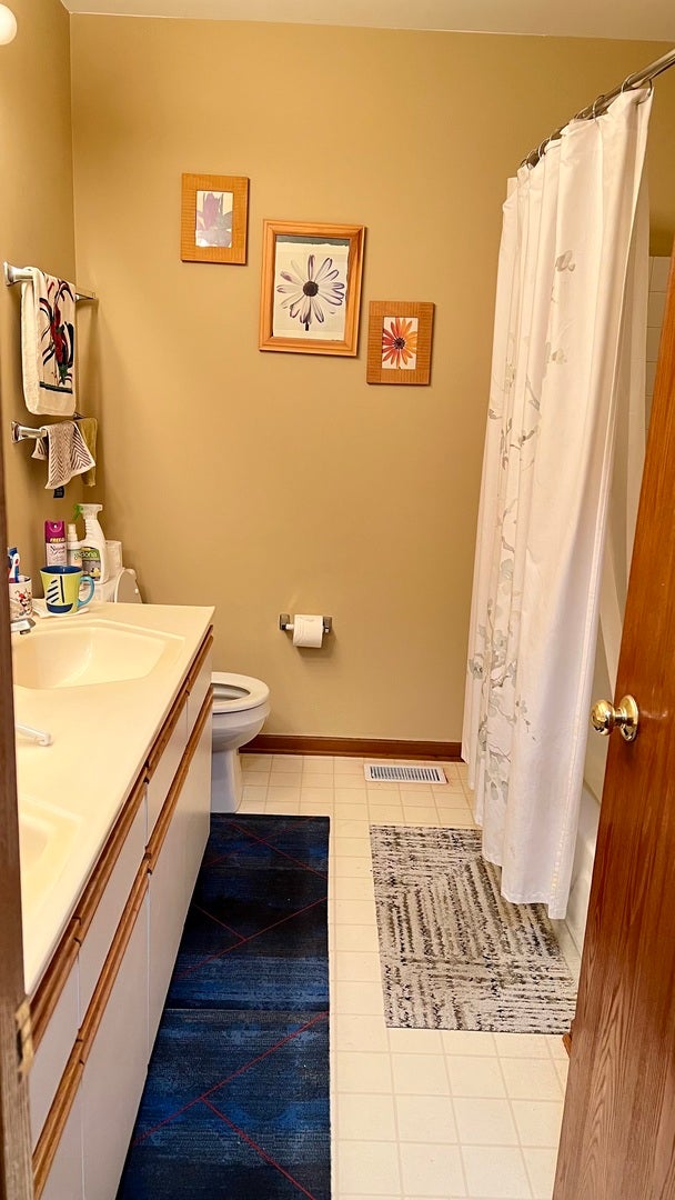 2460 Otter Creek Lane, Elgin, IL 60123 2460 Otter Creek Lane, Elgin, IL 60123