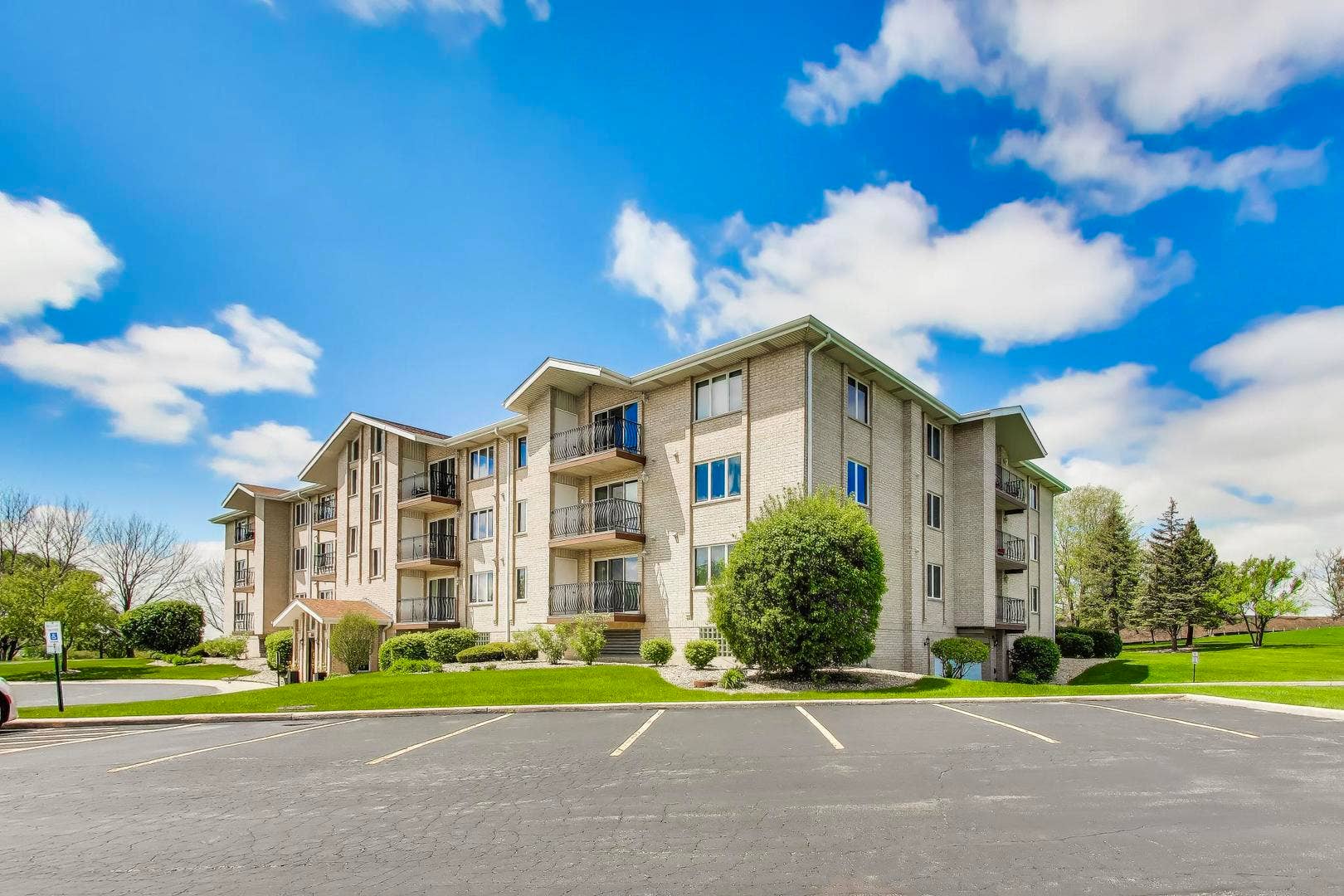 9750 Koch Court, #2F, Orland Park, IL 60467 9750 Koch Court, #2F, Orland Park, IL 60467