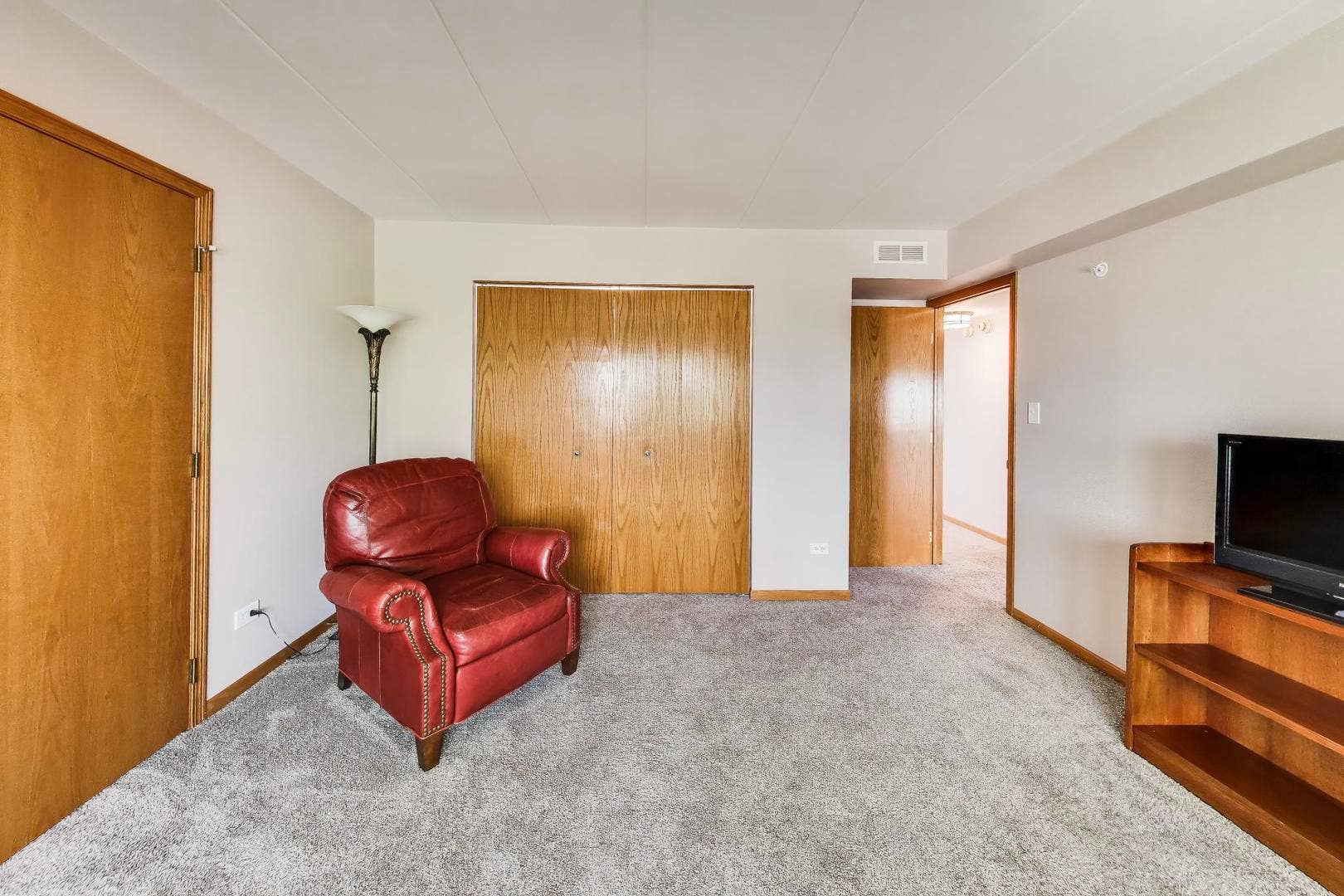 9750 Koch Court, #2F, Orland Park, IL 60467 9750 Koch Court, #2F, Orland Park, IL 60467