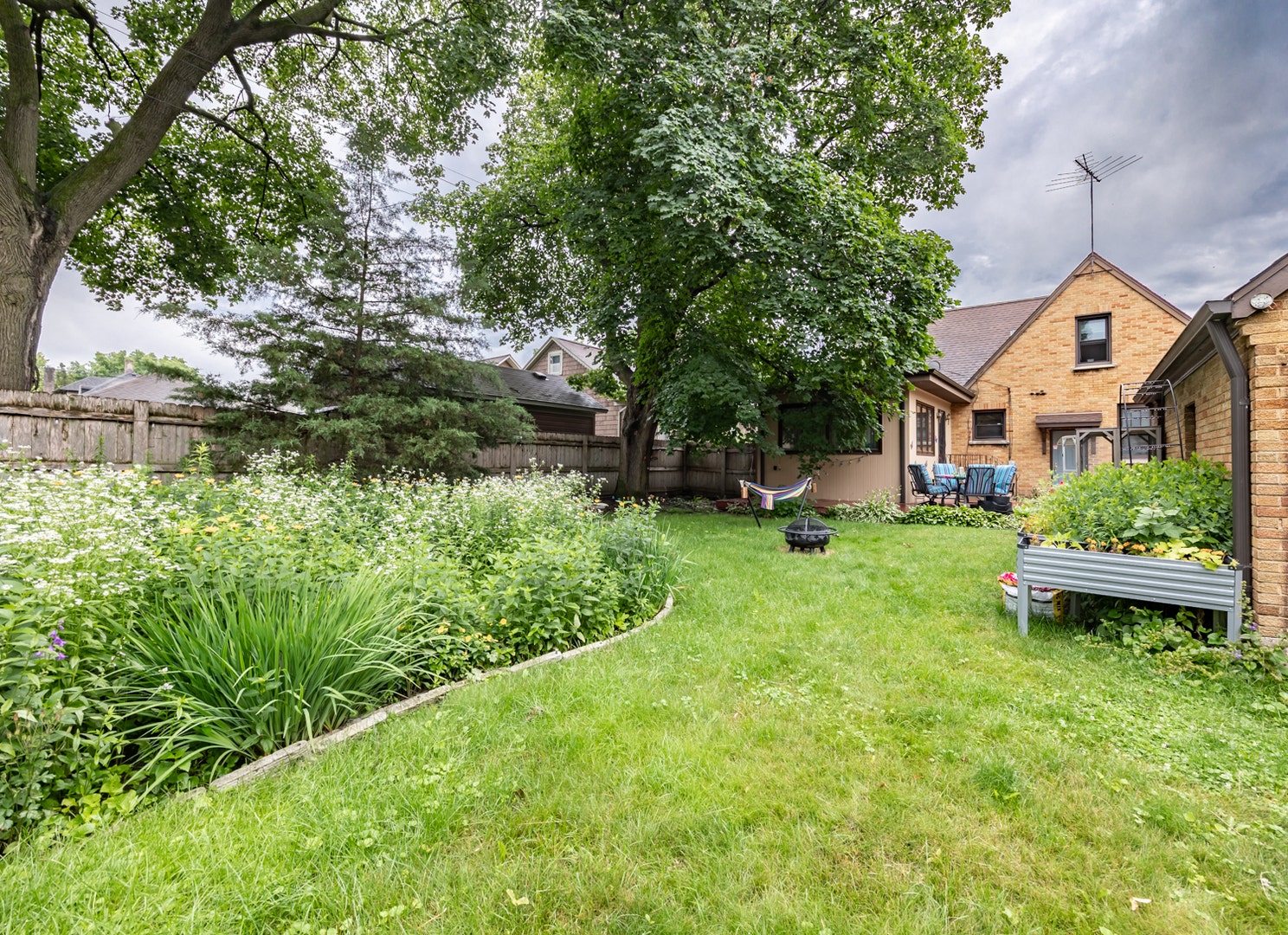 725 Augusta Avenue, Elgin, IL 60120