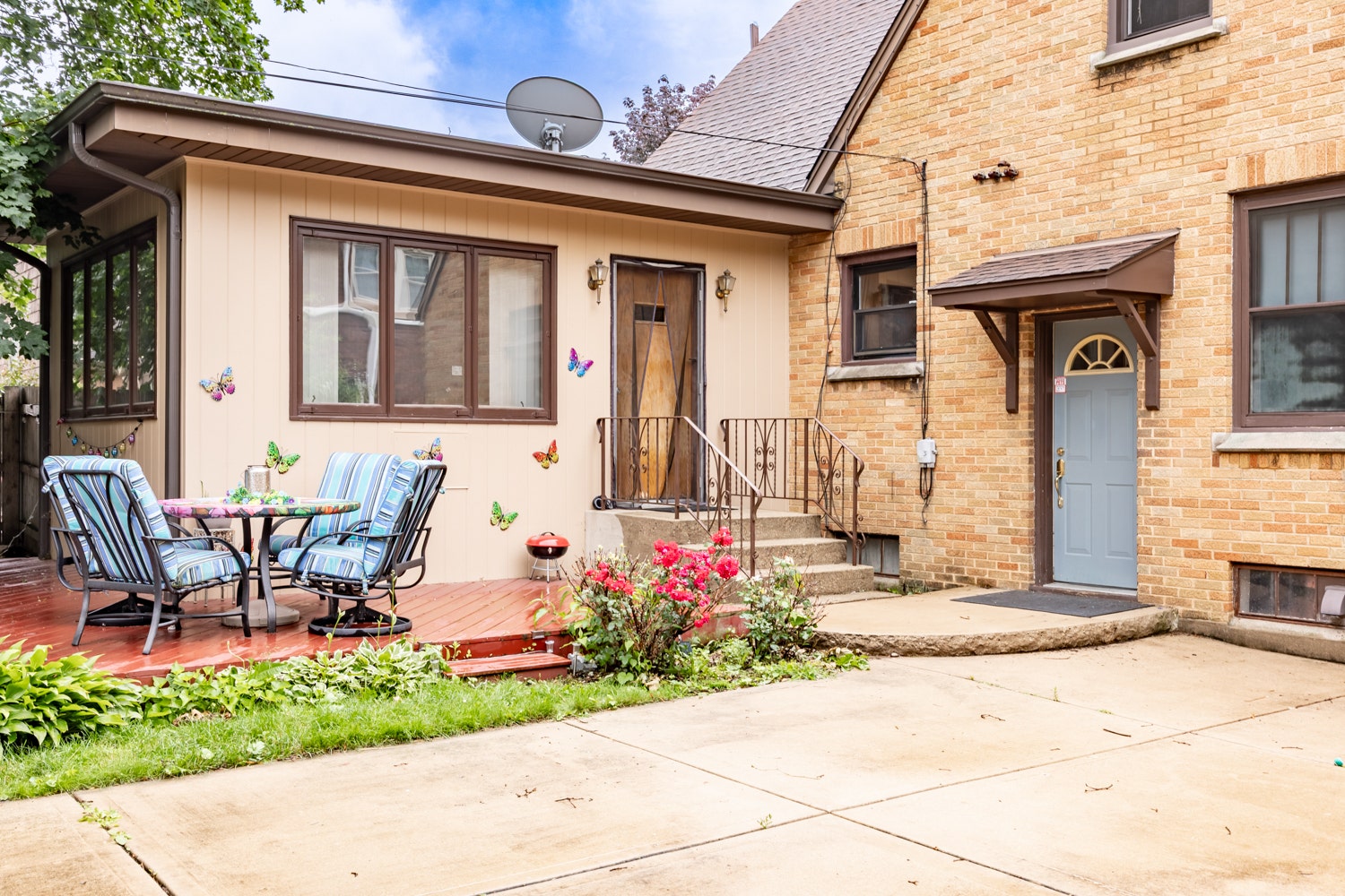 725 Augusta Avenue, Elgin, IL 60120