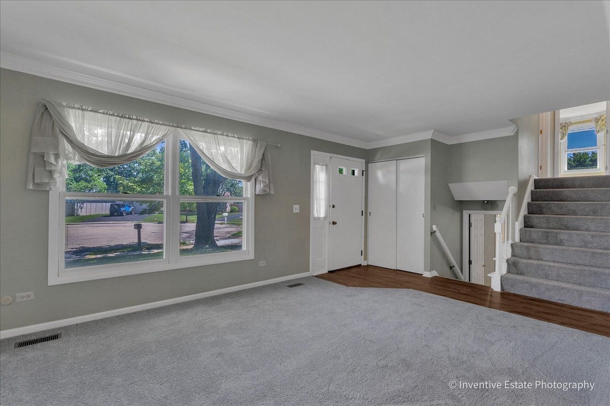226 Lincolnshire Court, Bolingbrook, IL 60440 Enjoy the spacious living room area