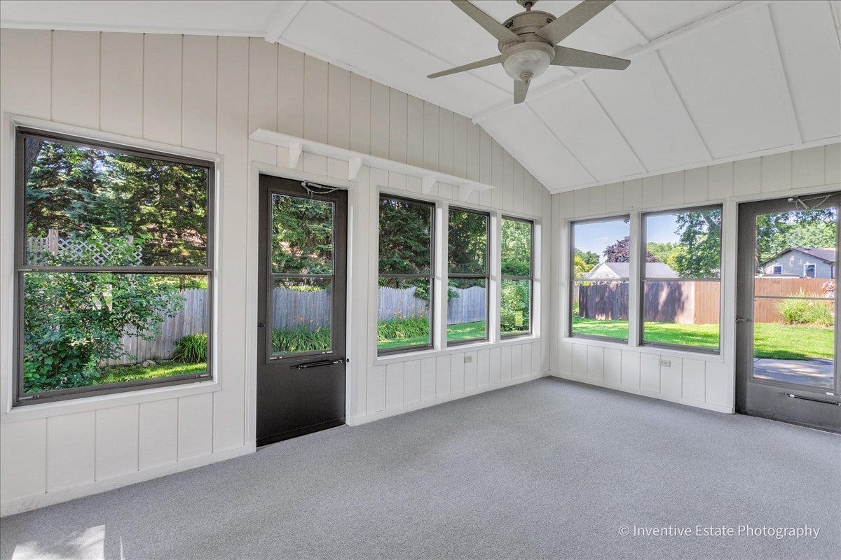 226 Lincolnshire Court, Bolingbrook, IL 60440 Lots for space for recreation, watching TV, or hos