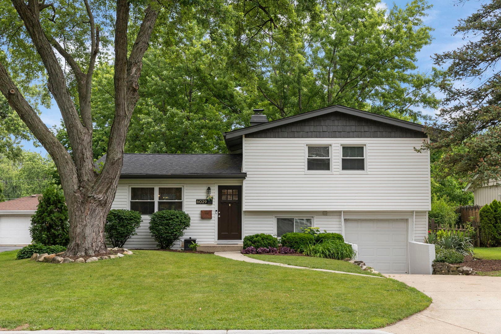 6029 Grand Avenue, Downers Grove, IL 60516