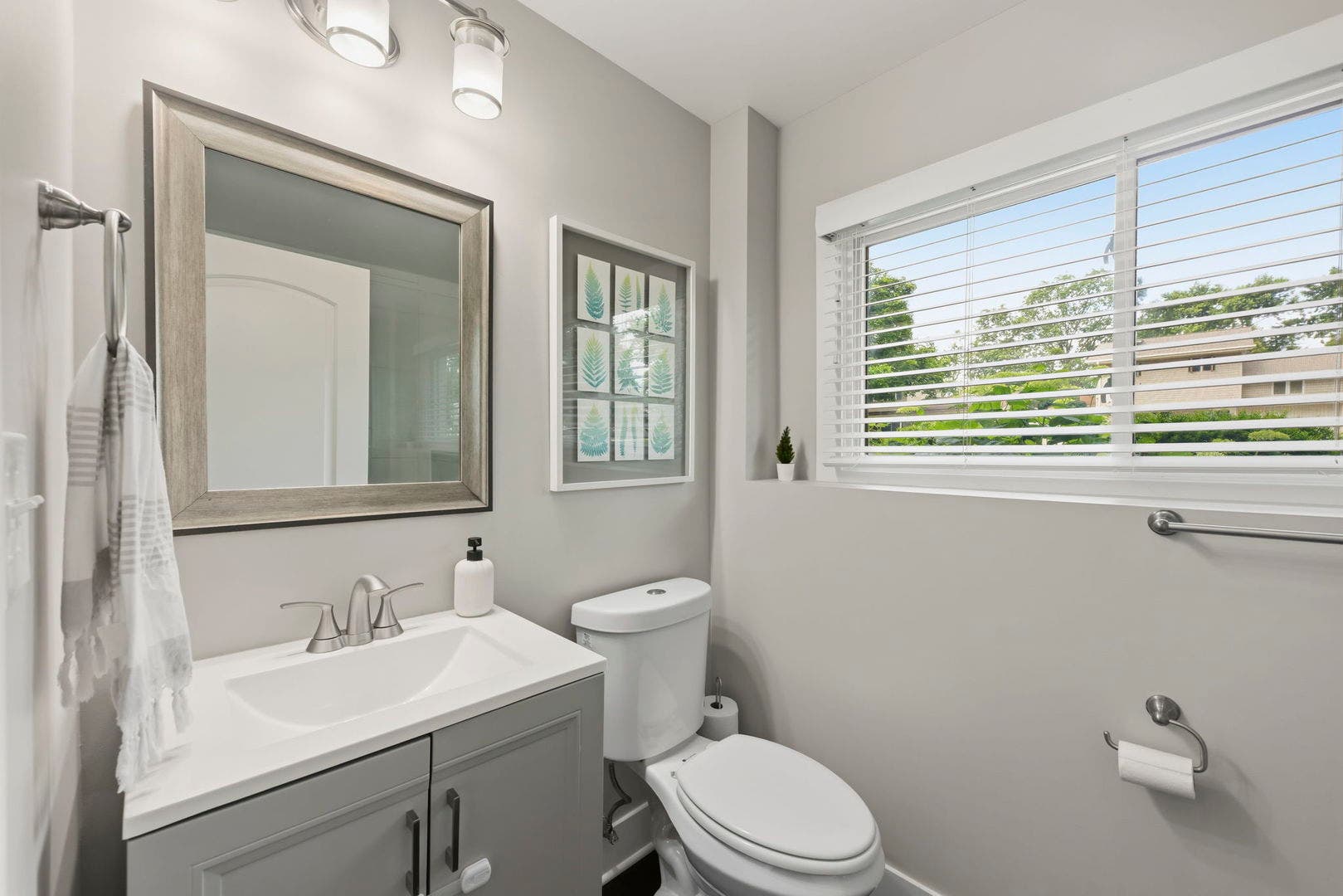 6029 Grand Avenue, Downers Grove, IL 60516