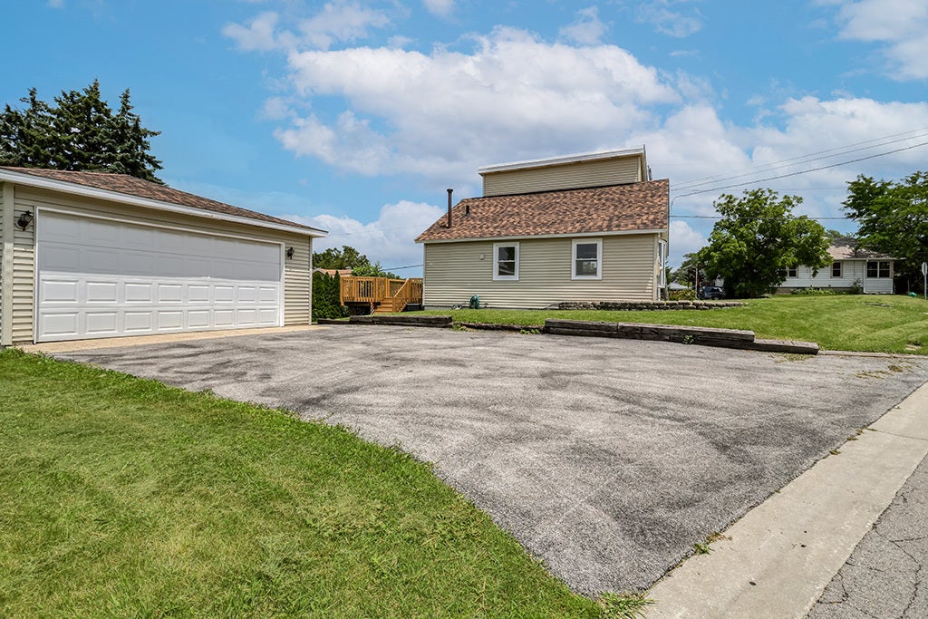 521 Mccarthy Road, Lemont, IL 60439 521 Mccarthy Road, Lemont, IL 60439