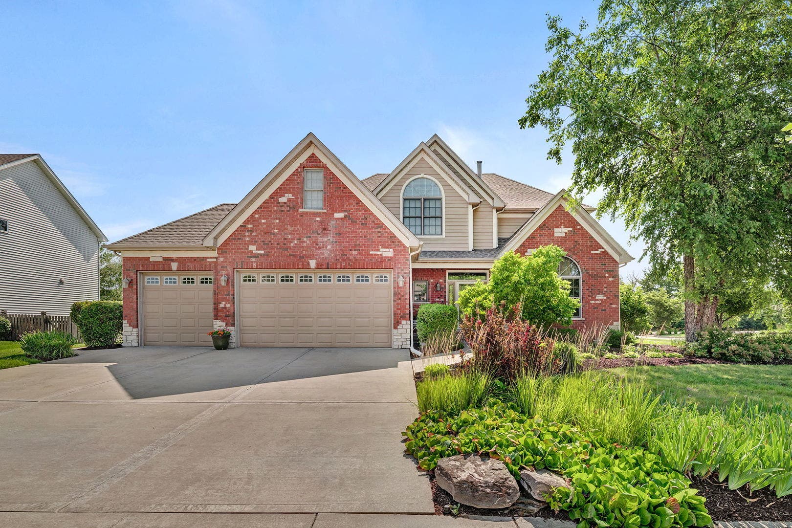 529 E Hunter Lane, Minooka, IL 60447 529 E Hunter Lane, Minooka, IL 60447