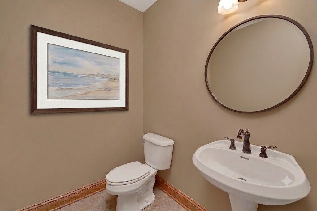 529 E Hunter Lane, Minooka, IL 60447 MAIN FLOOR POWDER ROOM