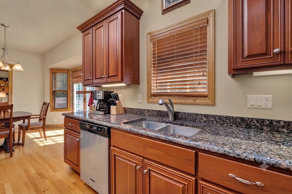 529 E Hunter Lane, Minooka, IL 60447 529 E Hunter Lane, Minooka, IL 60447