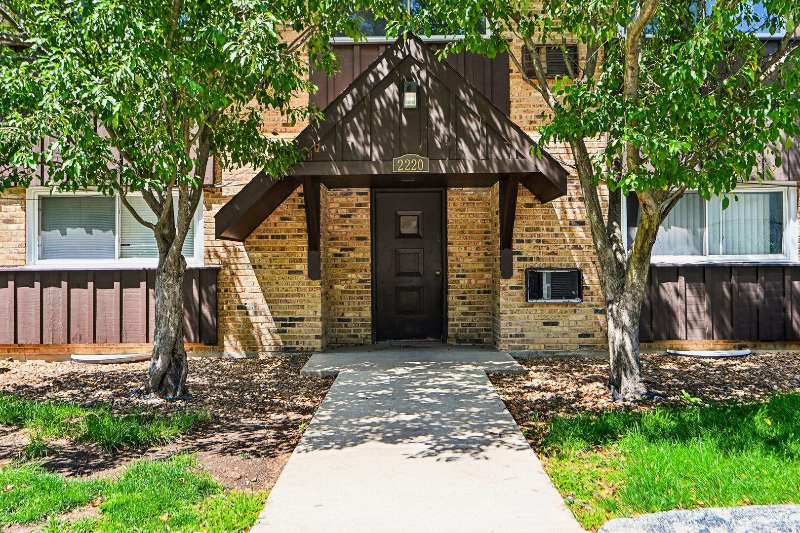 2220 Arbor Circle, #25, Downers Grove, IL 60515 2220 Arbor Circle, #25, Downers Grove, IL 60515