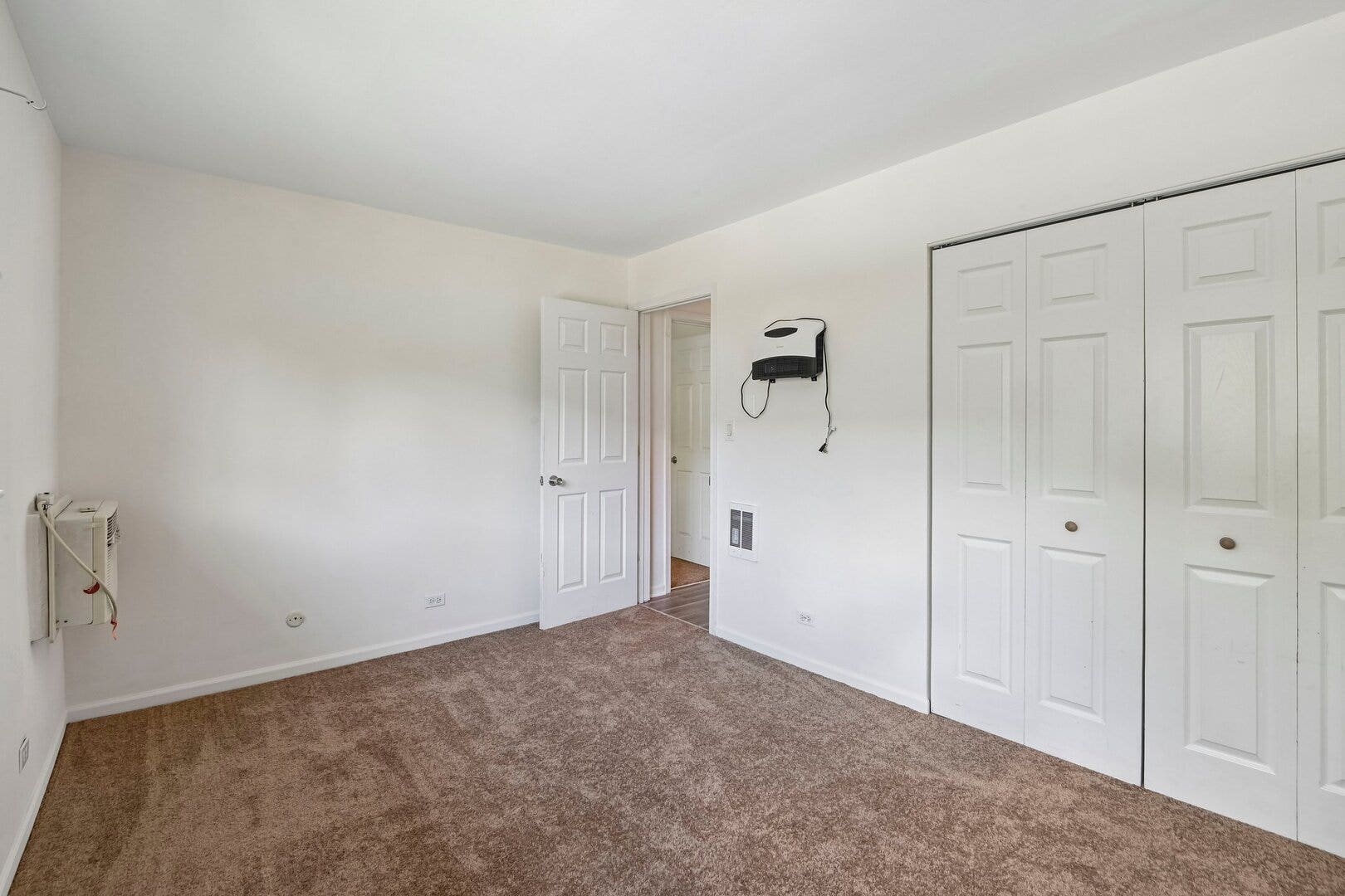 2220 Arbor Circle, #25, Downers Grove, IL 60515 2220 Arbor Circle, #25, Downers Grove, IL 60515