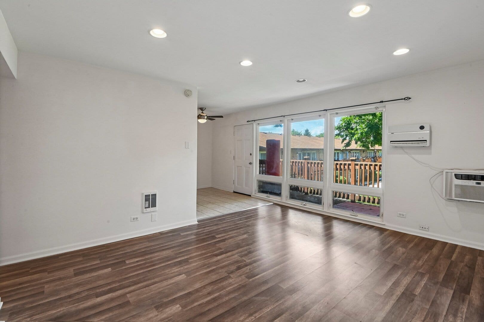 2220 Arbor Circle, #25, Downers Grove, IL 60515 2220 Arbor Circle, #25, Downers Grove, IL 60515