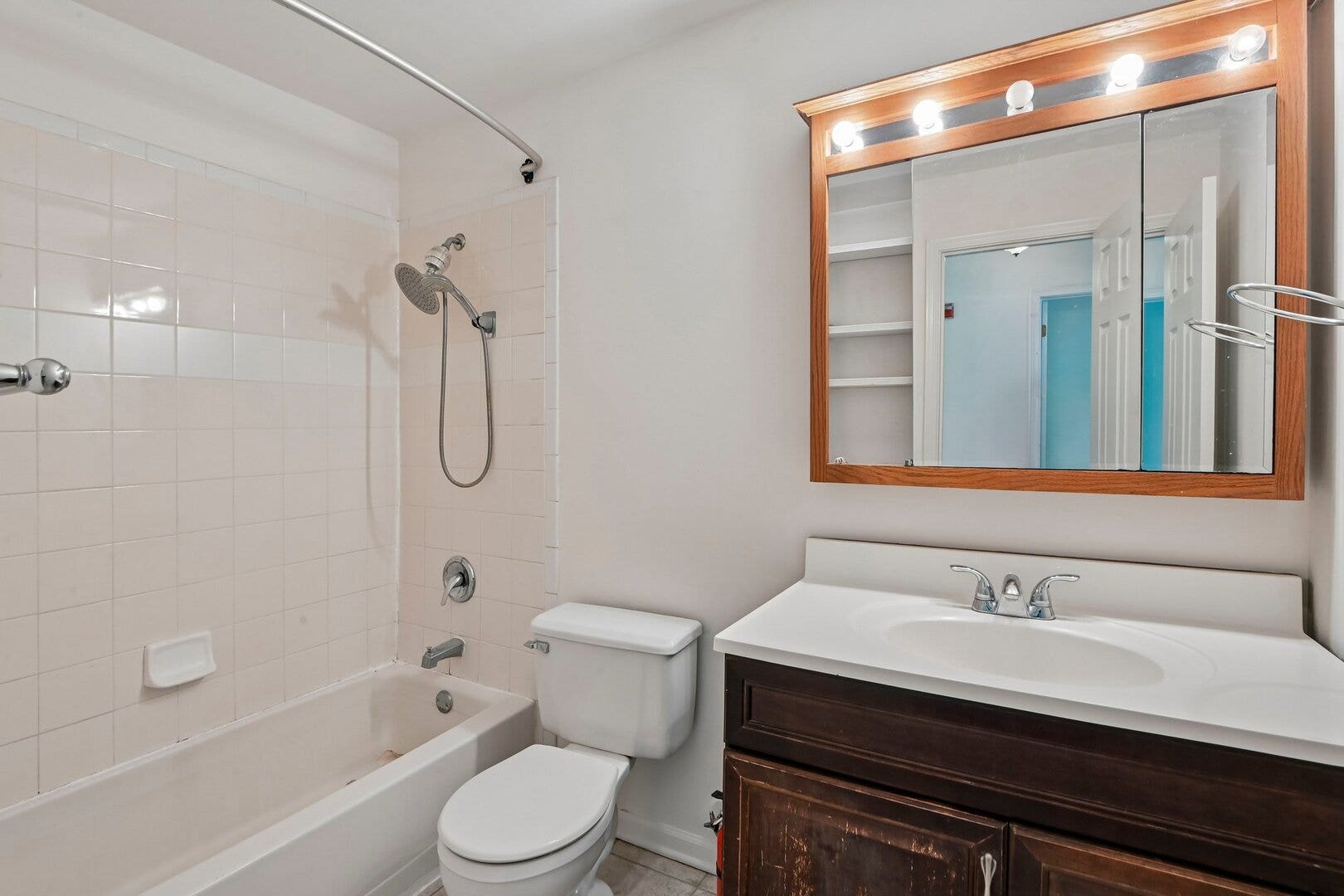2220 Arbor Circle, #25, Downers Grove, IL 60515 2220 Arbor Circle, #25, Downers Grove, IL 60515
