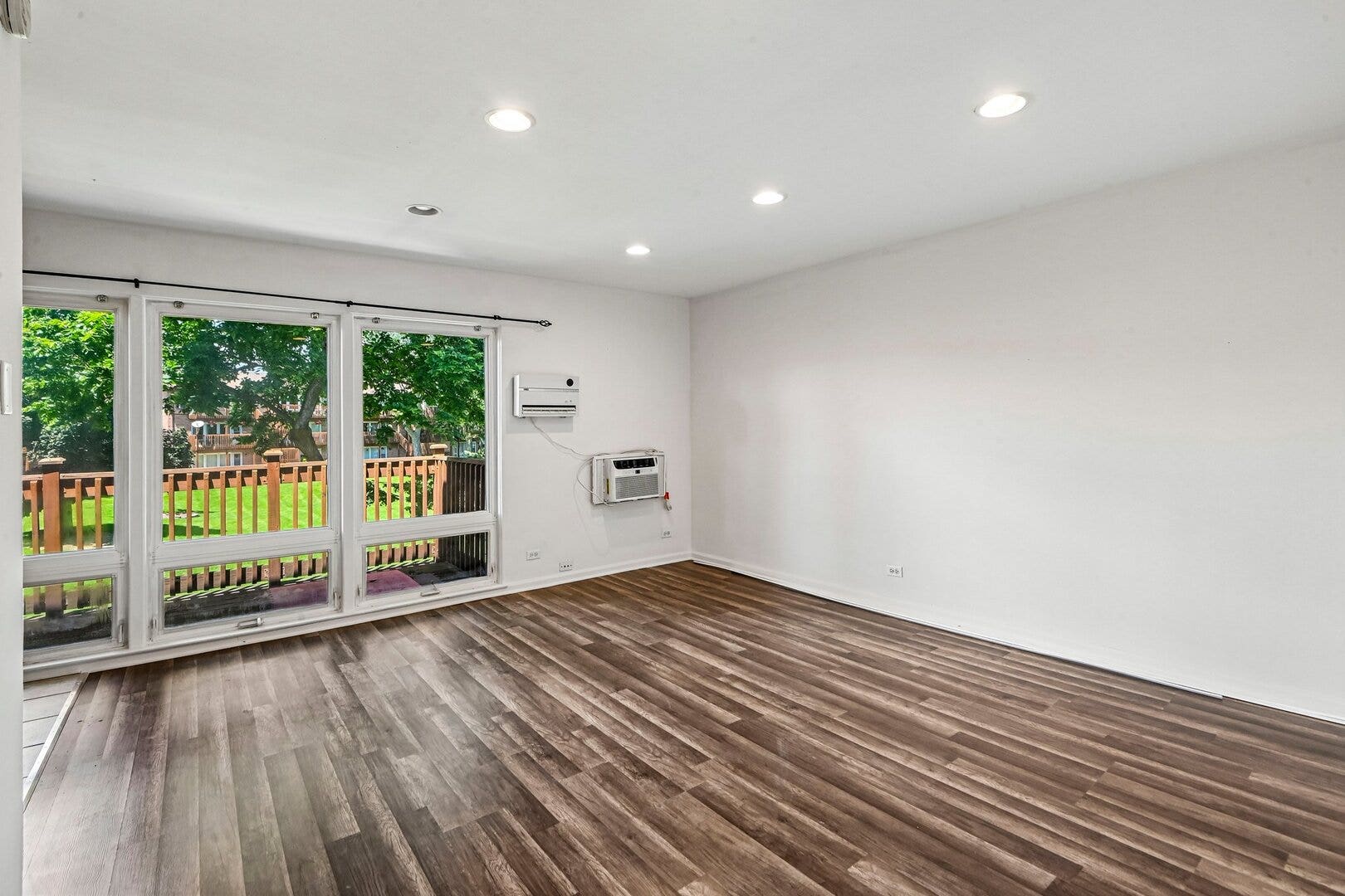 2220 Arbor Circle, #25, Downers Grove, IL 60515 2220 Arbor Circle, #25, Downers Grove, IL 60515