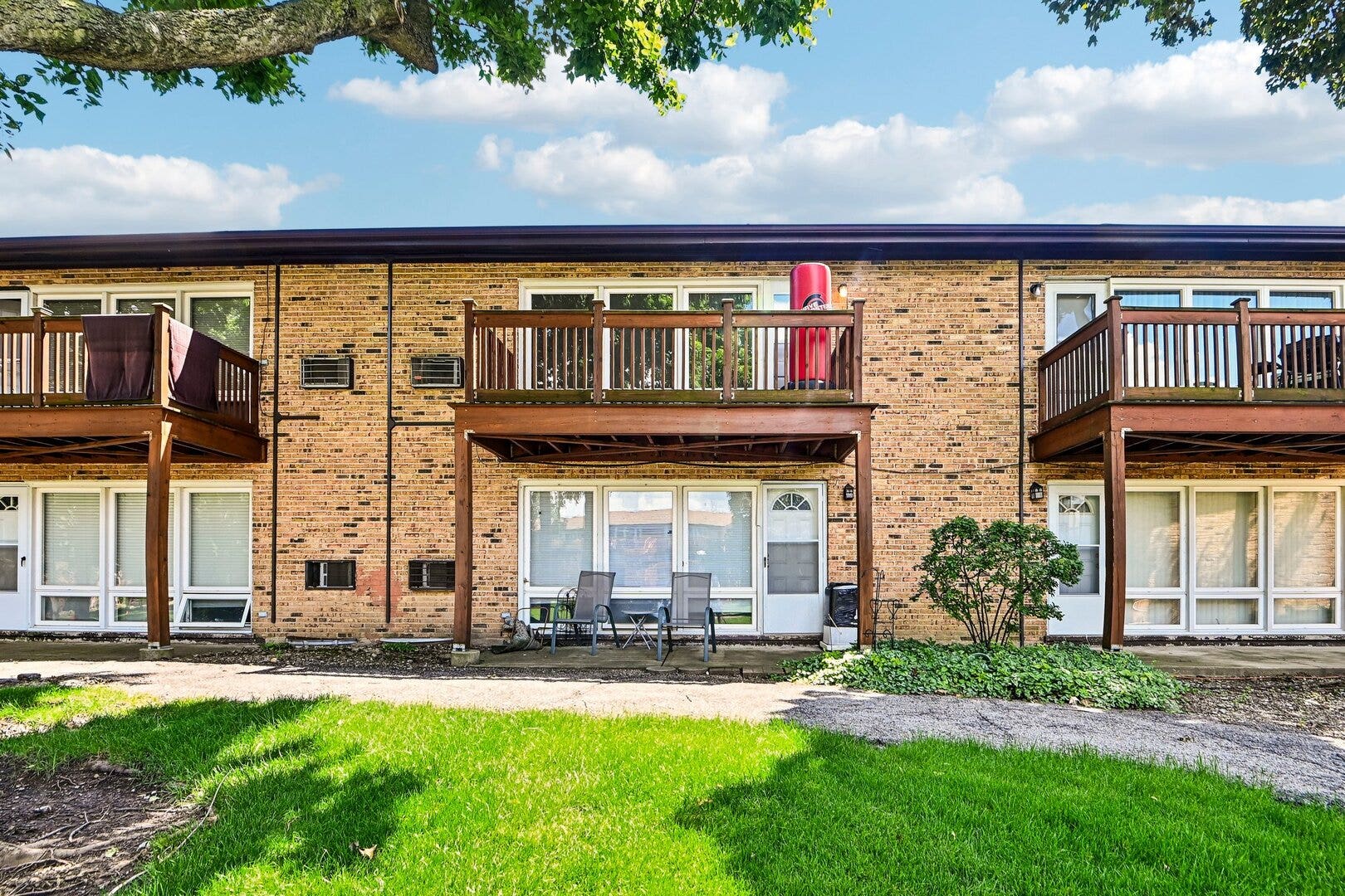 2220 Arbor Circle, #25, Downers Grove, IL 60515 2220 Arbor Circle, #25, Downers Grove, IL 60515
