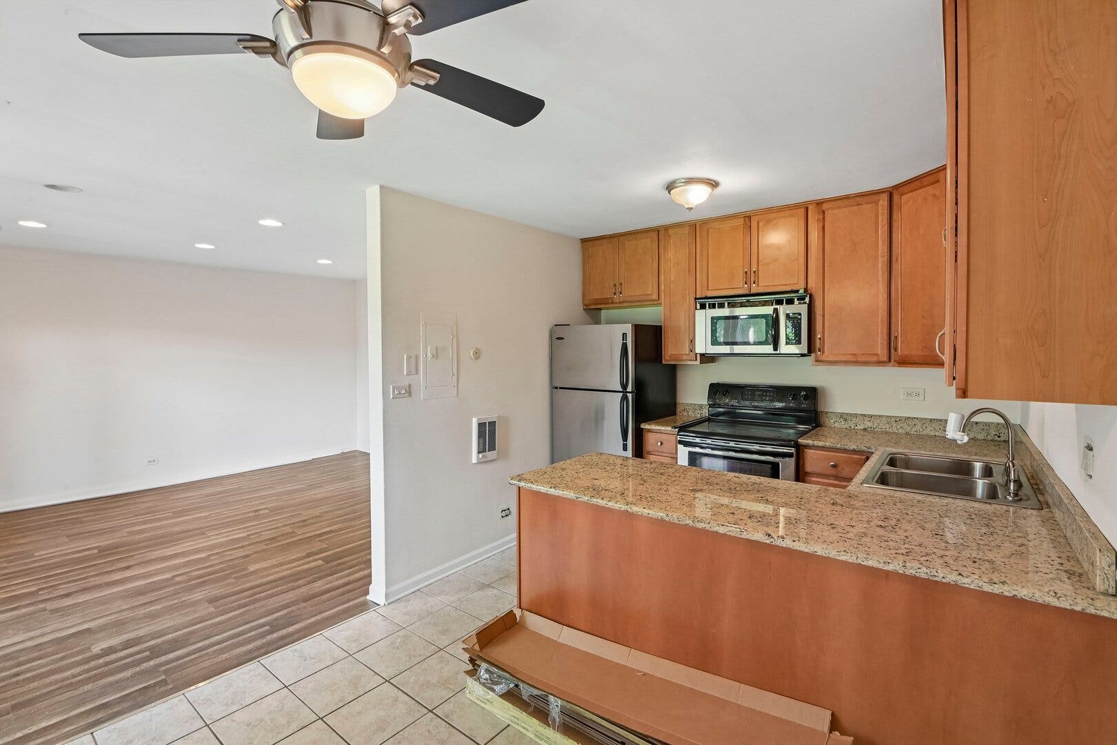 2220 Arbor Circle, #25, Downers Grove, IL 60515 2220 Arbor Circle, #25, Downers Grove, IL 60515