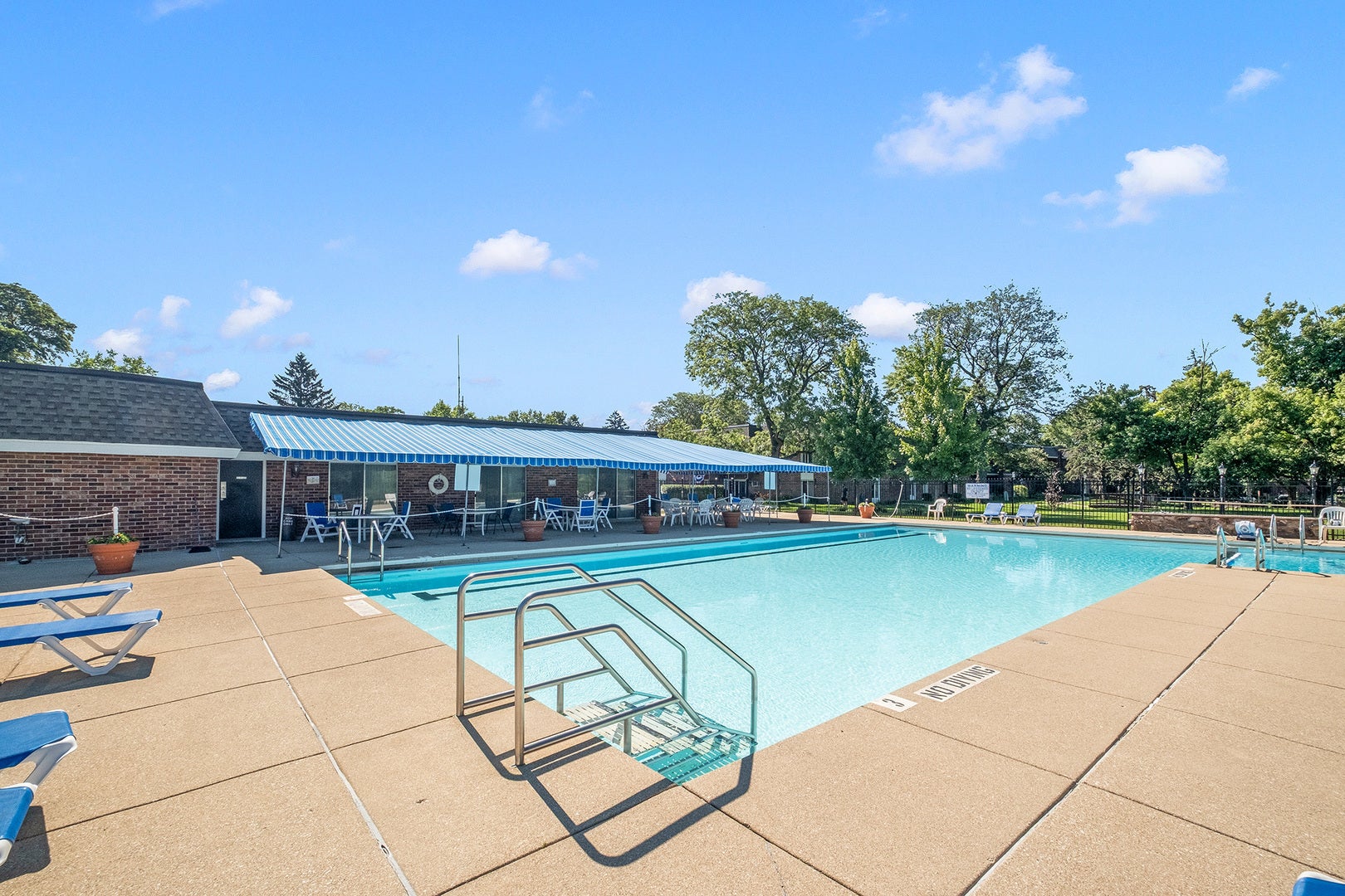 3913 Saratoga Avenue, #G-204, Downers Grove, IL 60515 3913 Saratoga Avenue, #G-204, Downers Grove, IL 60515