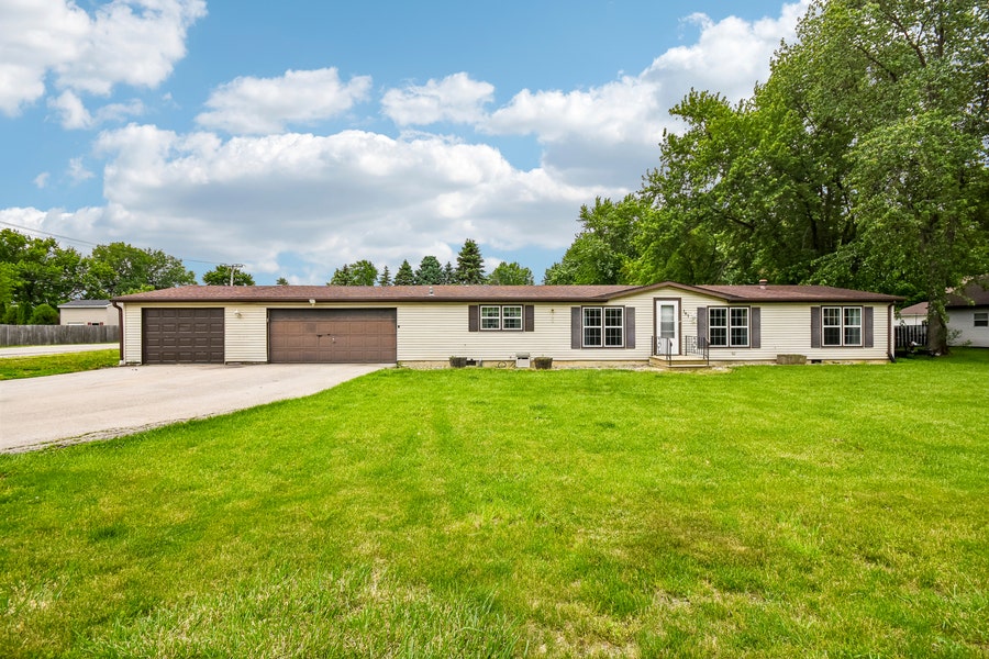 Property photo for 197 E Cermak Road, Braidwood, IL