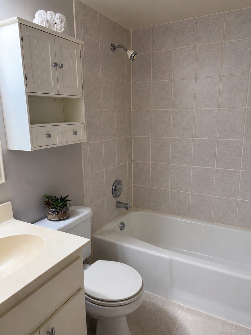 9865 Cordoba Court, #1B, Orland Park, IL 60462 9865 Cordoba Court, #1B, Orland Park, IL 60462