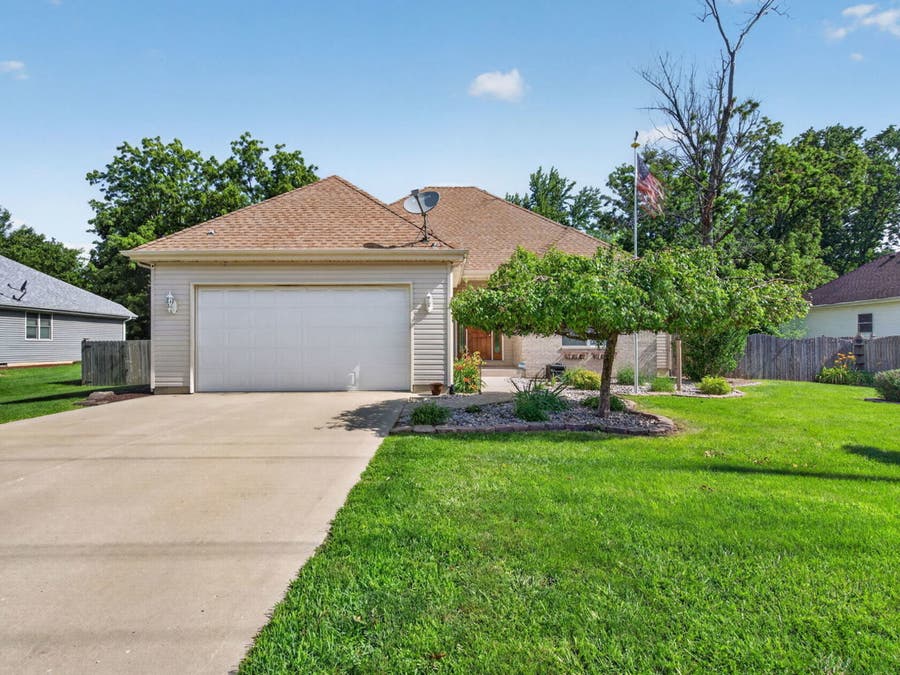 Property photo for 878 W Kennedy Road, Braidwood, IL