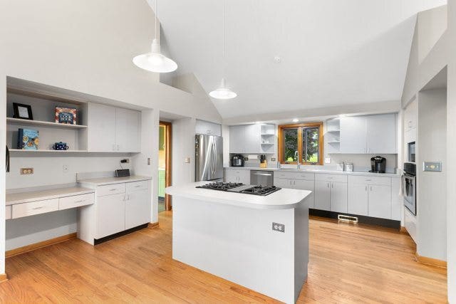 41W580 Rohrsen Road, Elgin, IL 60124 41W580 Rohrsen Road, Elgin, IL 60124