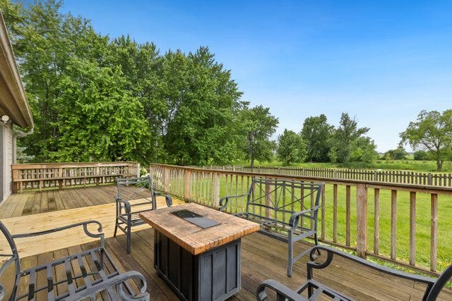 41W580 Rohrsen Road, Elgin, IL 60124 41W580 Rohrsen Road, Elgin, IL 60124