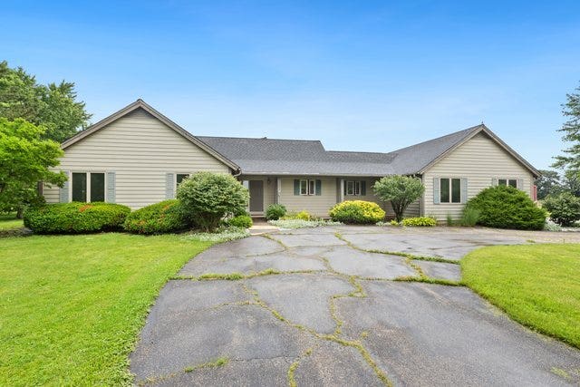41W580 Rohrsen Road, Elgin, IL 60124 41W580 Rohrsen Road, Elgin, IL 60124