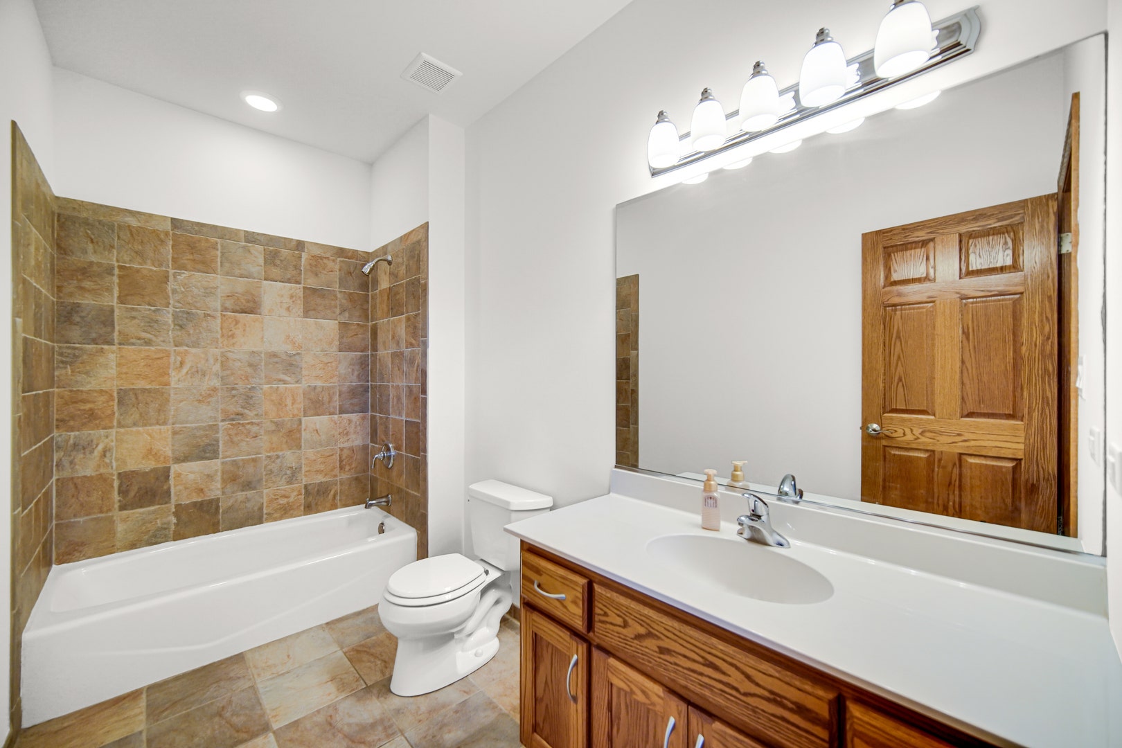 21459 Brittany Drive, Frankfort, IL 60423 21459 Brittany Drive, Frankfort, IL 60423