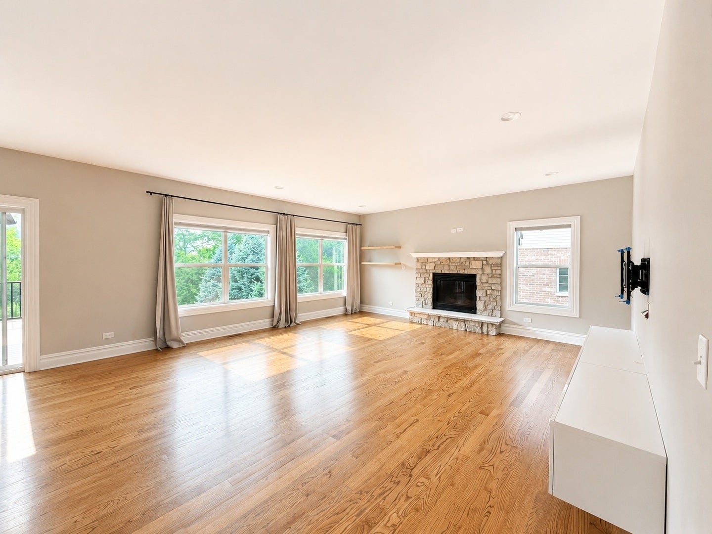 13070 Waterford Drive, Lemont, IL 60439 13070 Waterford Drive, Lemont, IL 60439