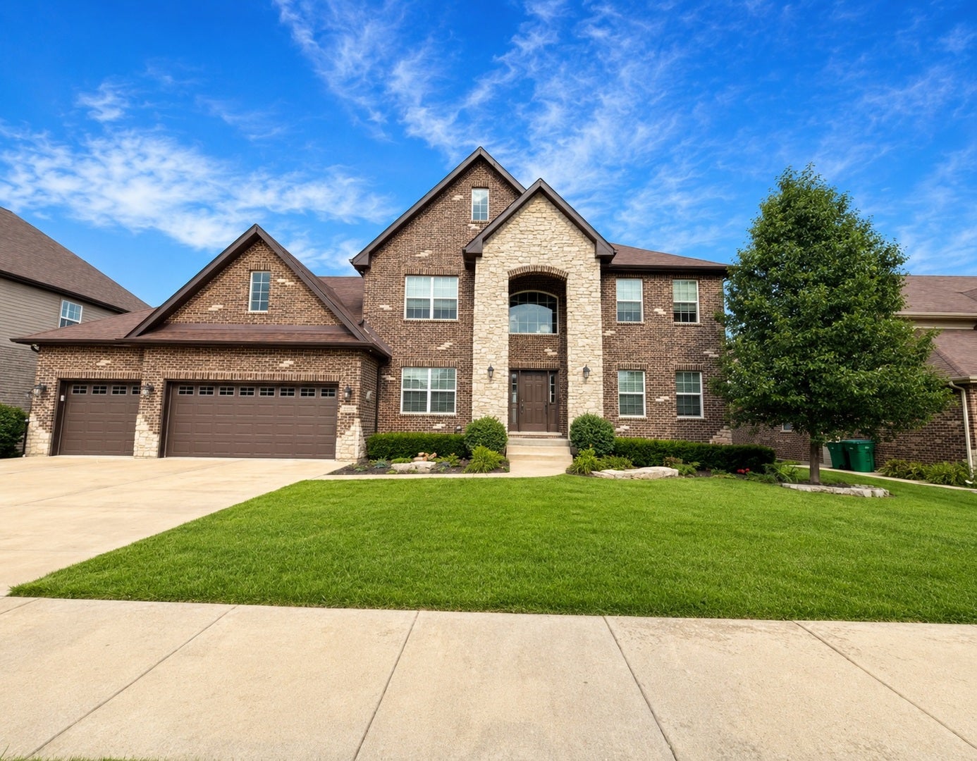 13070 Waterford Drive, Lemont, IL 60439 Welcome home to this beautifully maintained reside