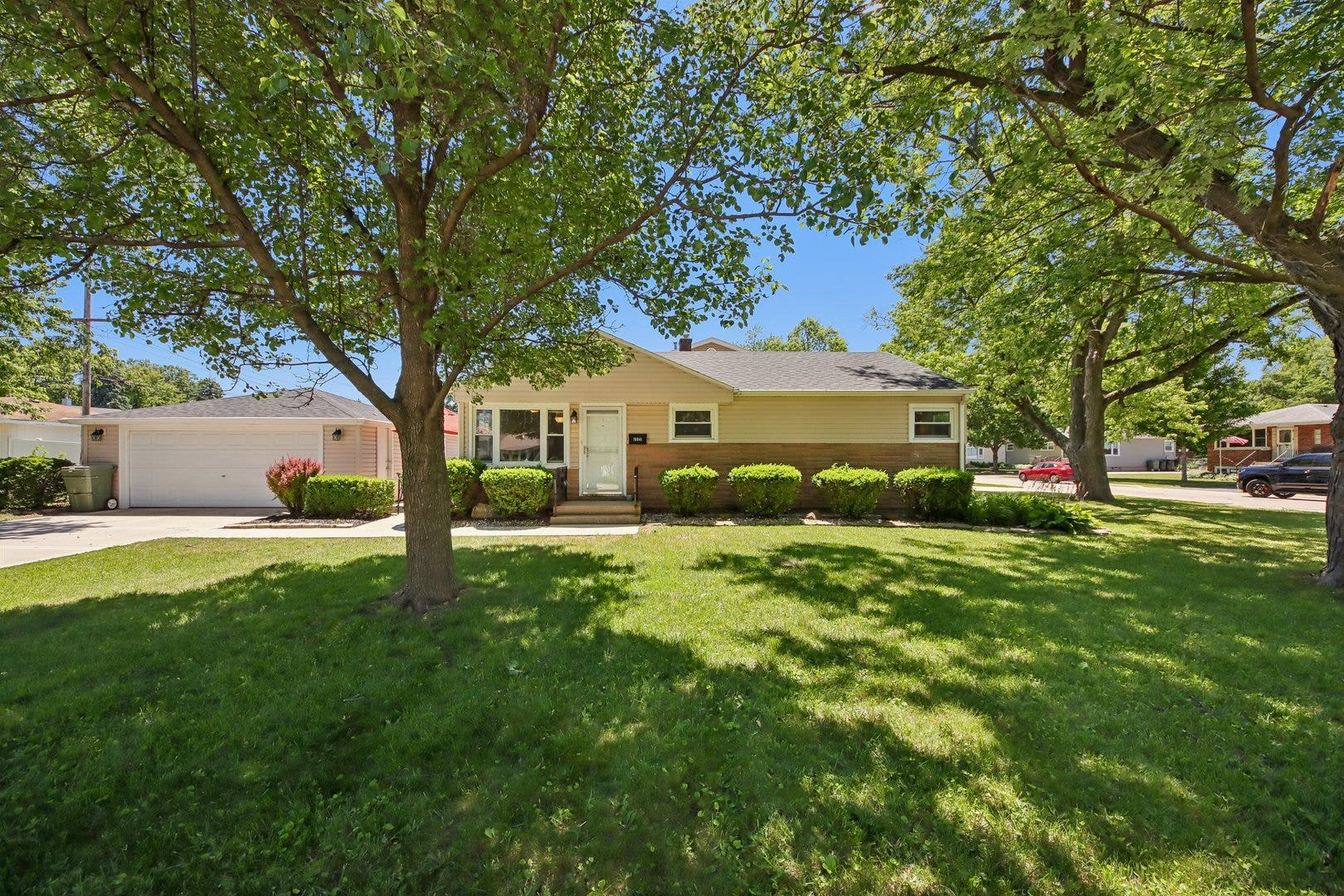 16841 Willow Lane Drive, Tinley Park, IL 60477 16841 Willow Lane Drive, Tinley Park, IL 60477