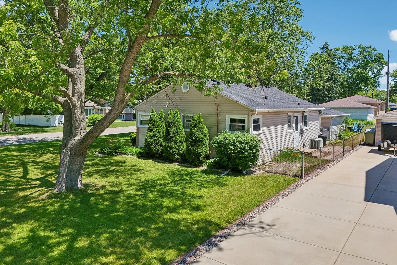 16841 Willow Lane Drive, Tinley Park, IL 60477 16841 Willow Lane Drive, Tinley Park, IL 60477