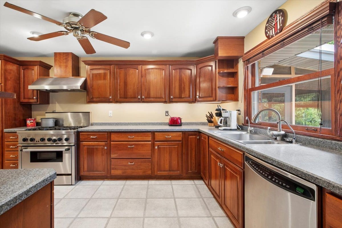 1219 121st Street, Lemont, IL 60439 1219 121st Street, Lemont, IL 60439