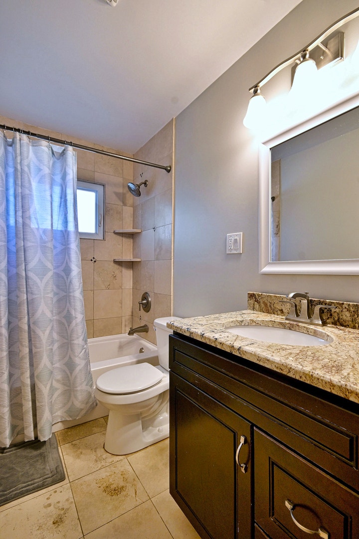 5728 Plymouth Avenue, Downers Grove, IL 60516 5728 Plymouth Avenue, Downers Grove, IL 60516
