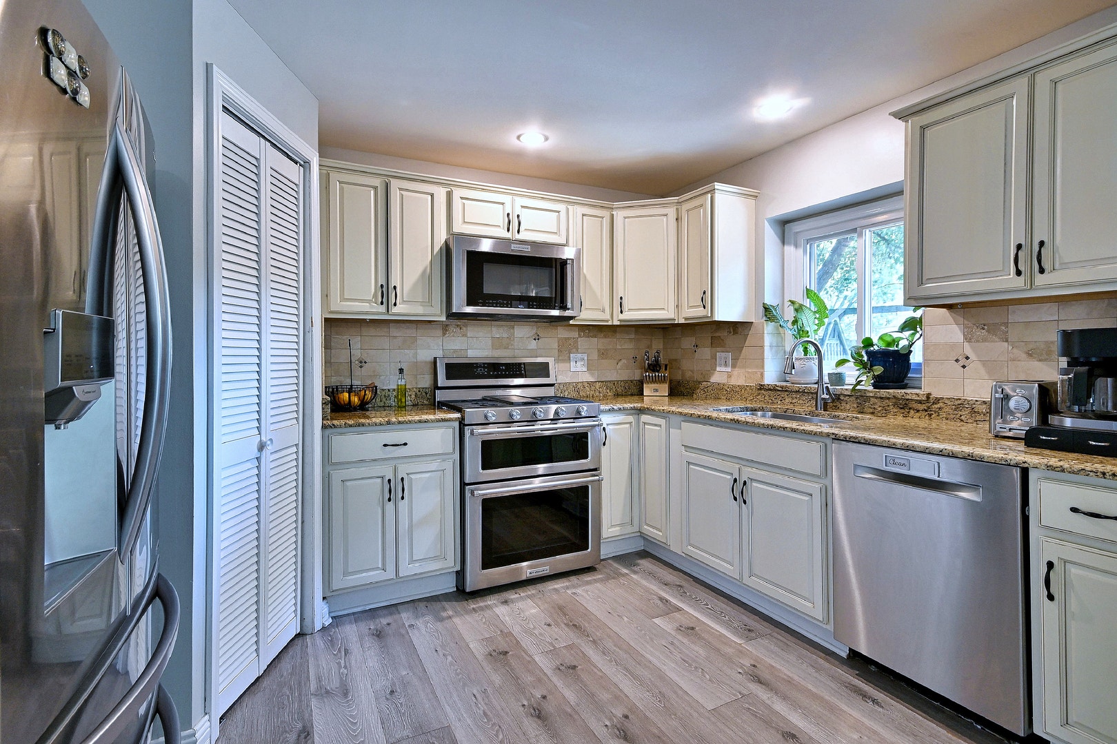 5728 Plymouth Avenue, Downers Grove, IL 60516 5728 Plymouth Avenue, Downers Grove, IL 60516