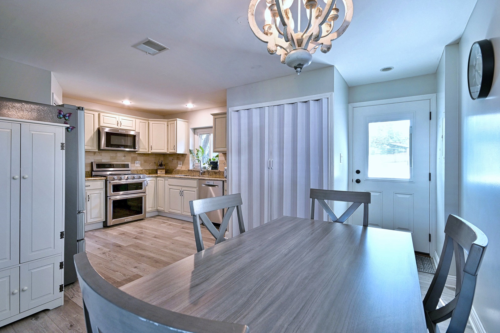 5728 Plymouth Avenue, Downers Grove, IL 60516 5728 Plymouth Avenue, Downers Grove, IL 60516