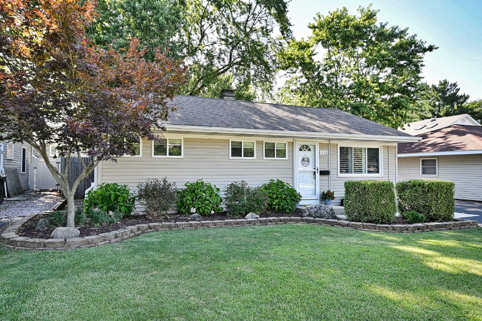 5728 Plymouth Avenue, Downers Grove, IL 60516 5728 Plymouth Avenue, Downers Grove, IL 60516