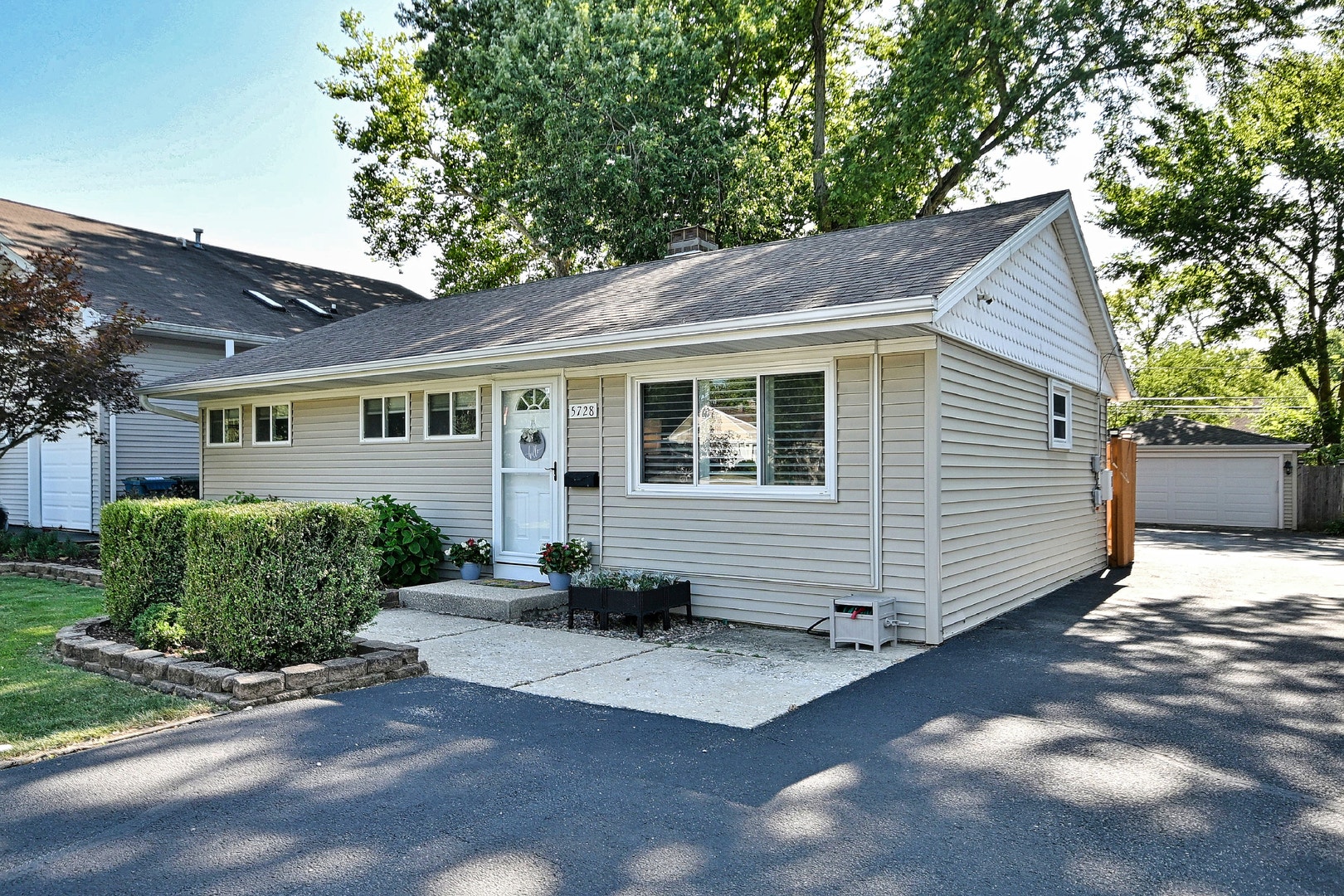 5728 Plymouth Avenue, Downers Grove, IL 60516 5728 Plymouth Avenue, Downers Grove, IL 60516