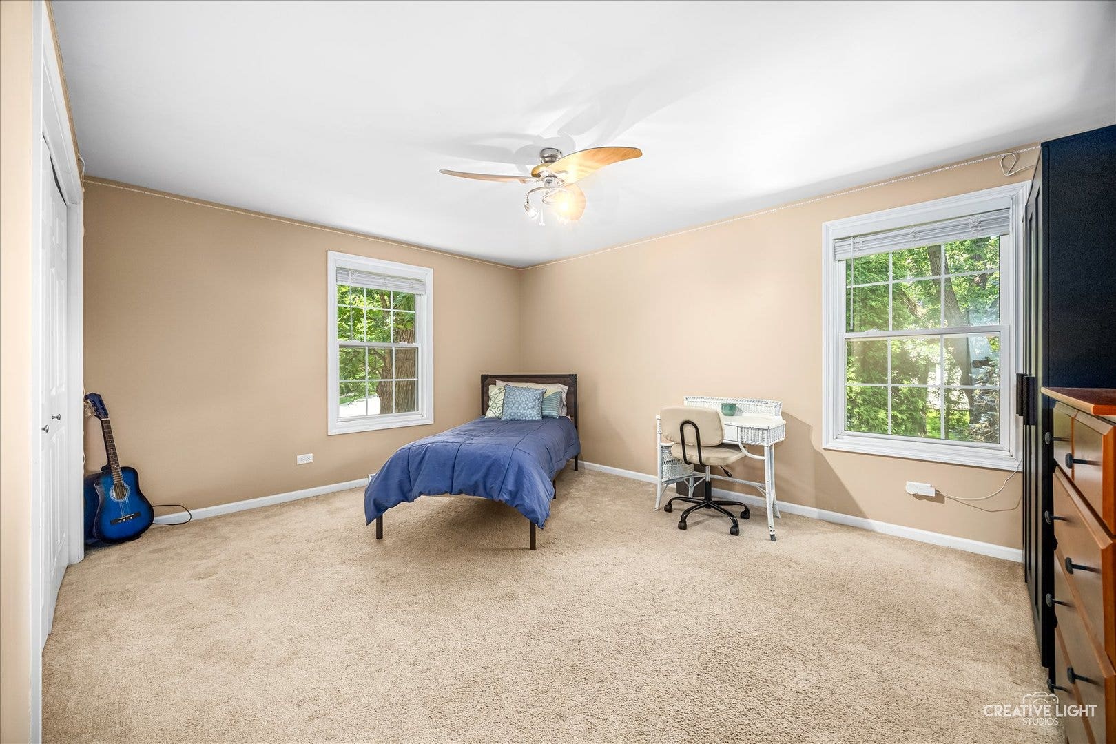 2202 COUNTRY KNOLL Lane, Elgin, IL 60123