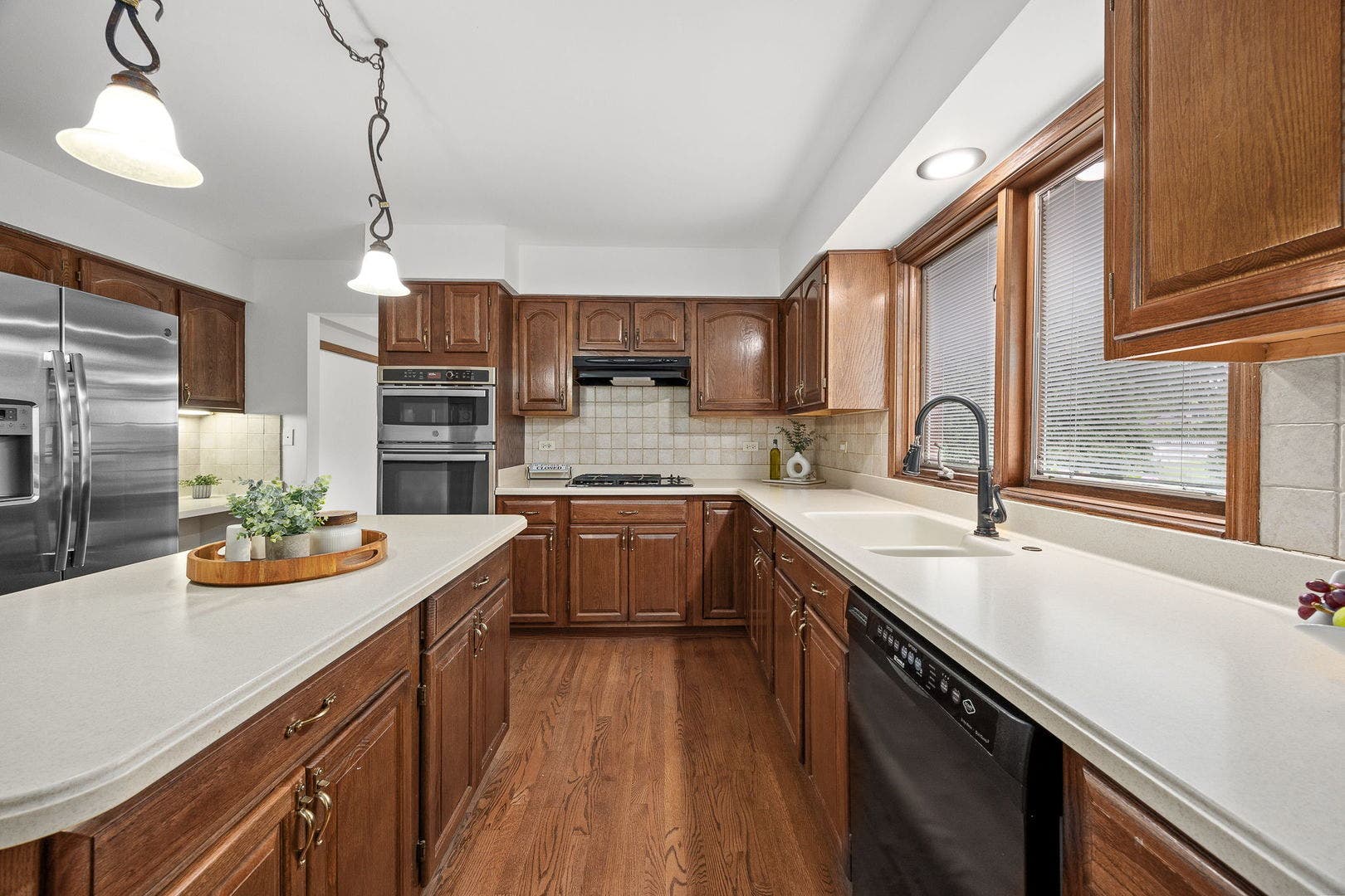 3925 Biltmore Road, Downers Grove, IL 60515 3925 Biltmore Road, Downers Grove, IL 60515