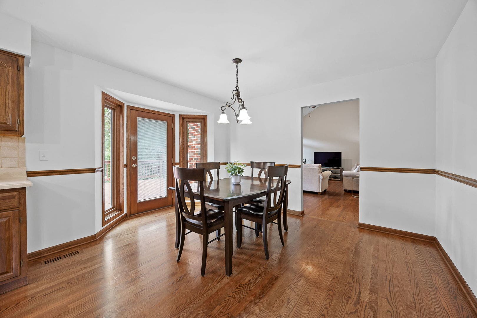 3925 Biltmore Road, Downers Grove, IL 60515 3925 Biltmore Road, Downers Grove, IL 60515