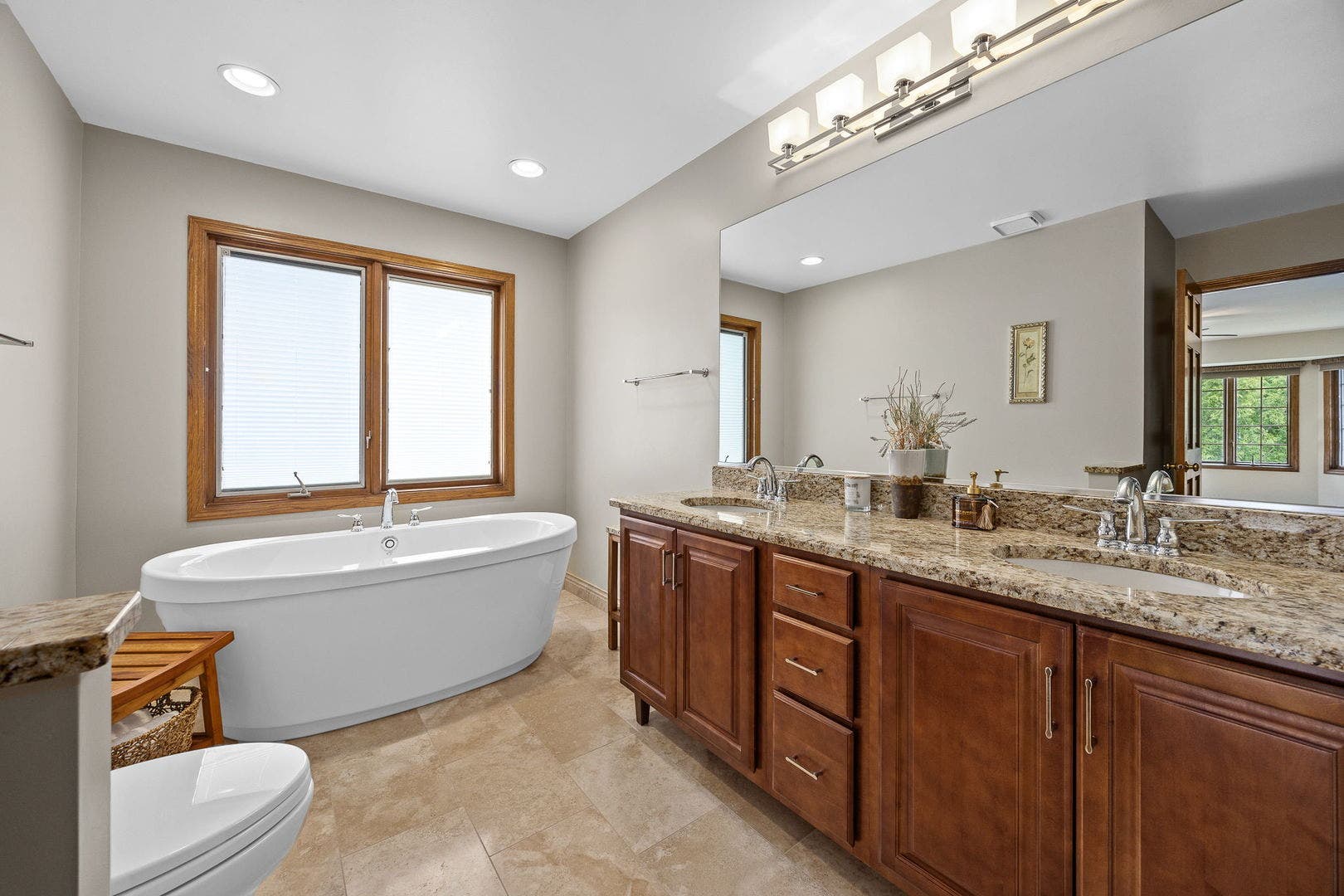3925 Biltmore Road, Downers Grove, IL 60515 3925 Biltmore Road, Downers Grove, IL 60515