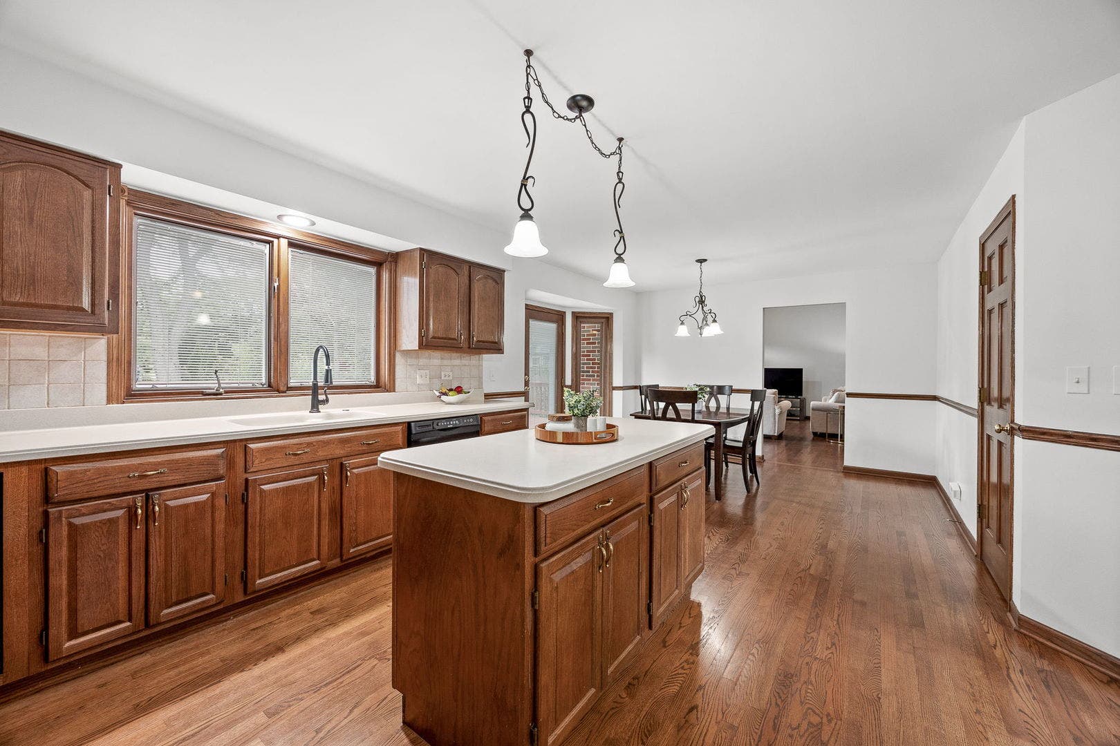 3925 Biltmore Road, Downers Grove, IL 60515 3925 Biltmore Road, Downers Grove, IL 60515