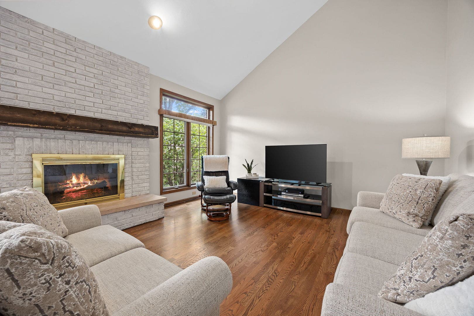 3925 Biltmore Road, Downers Grove, IL 60515 3925 Biltmore Road, Downers Grove, IL 60515