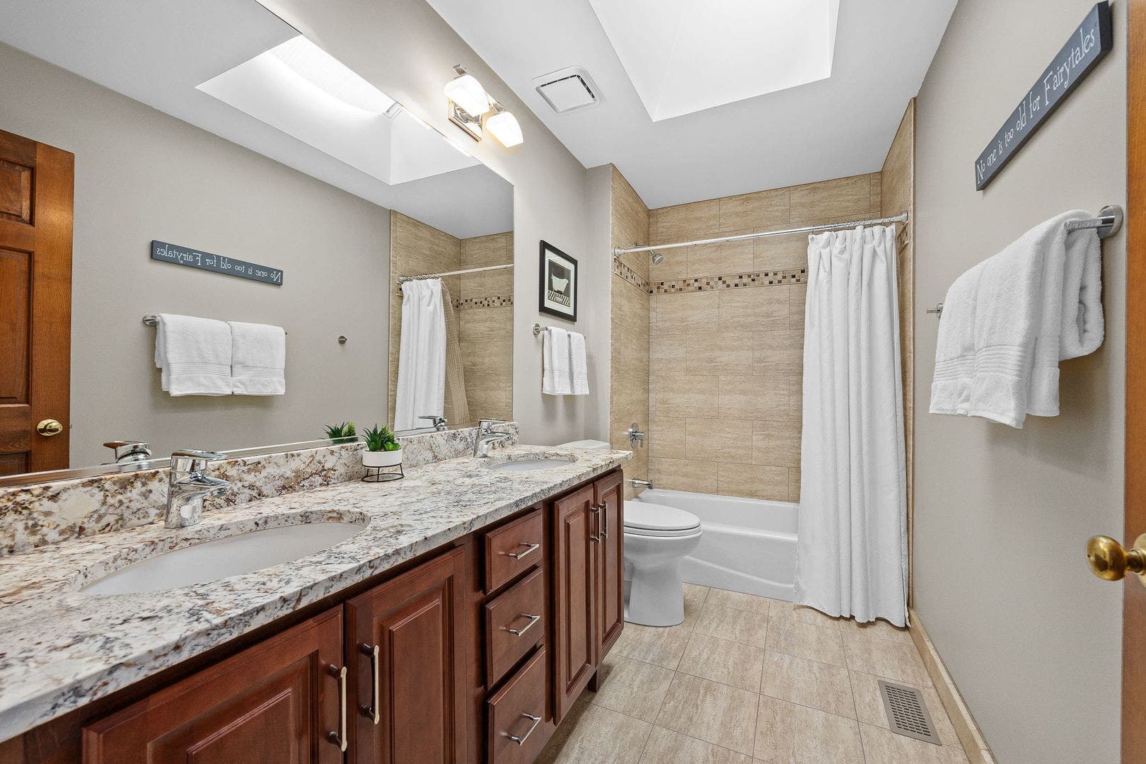 3925 Biltmore Road, Downers Grove, IL 60515 3925 Biltmore Road, Downers Grove, IL 60515