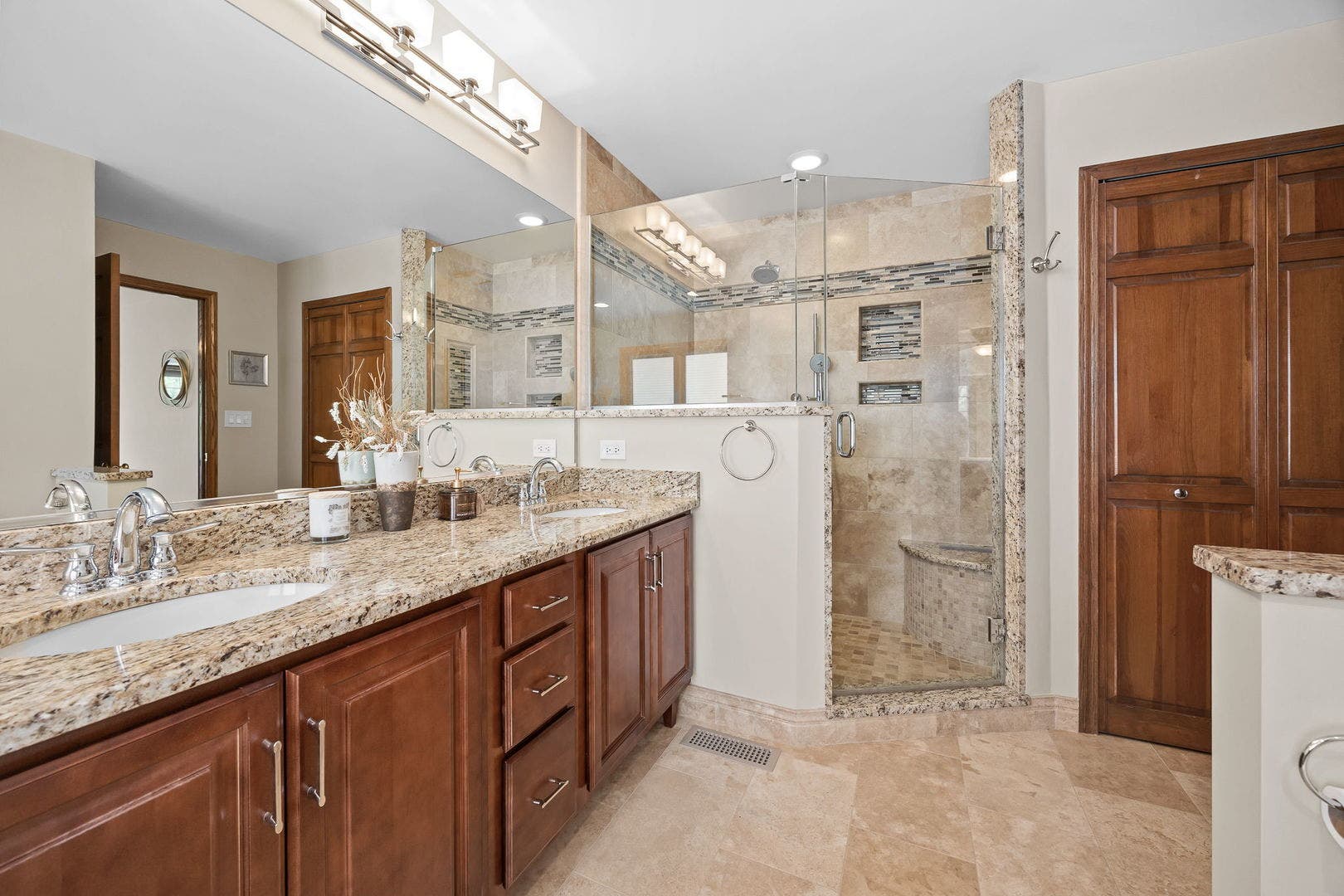 3925 Biltmore Road, Downers Grove, IL 60515 3925 Biltmore Road, Downers Grove, IL 60515