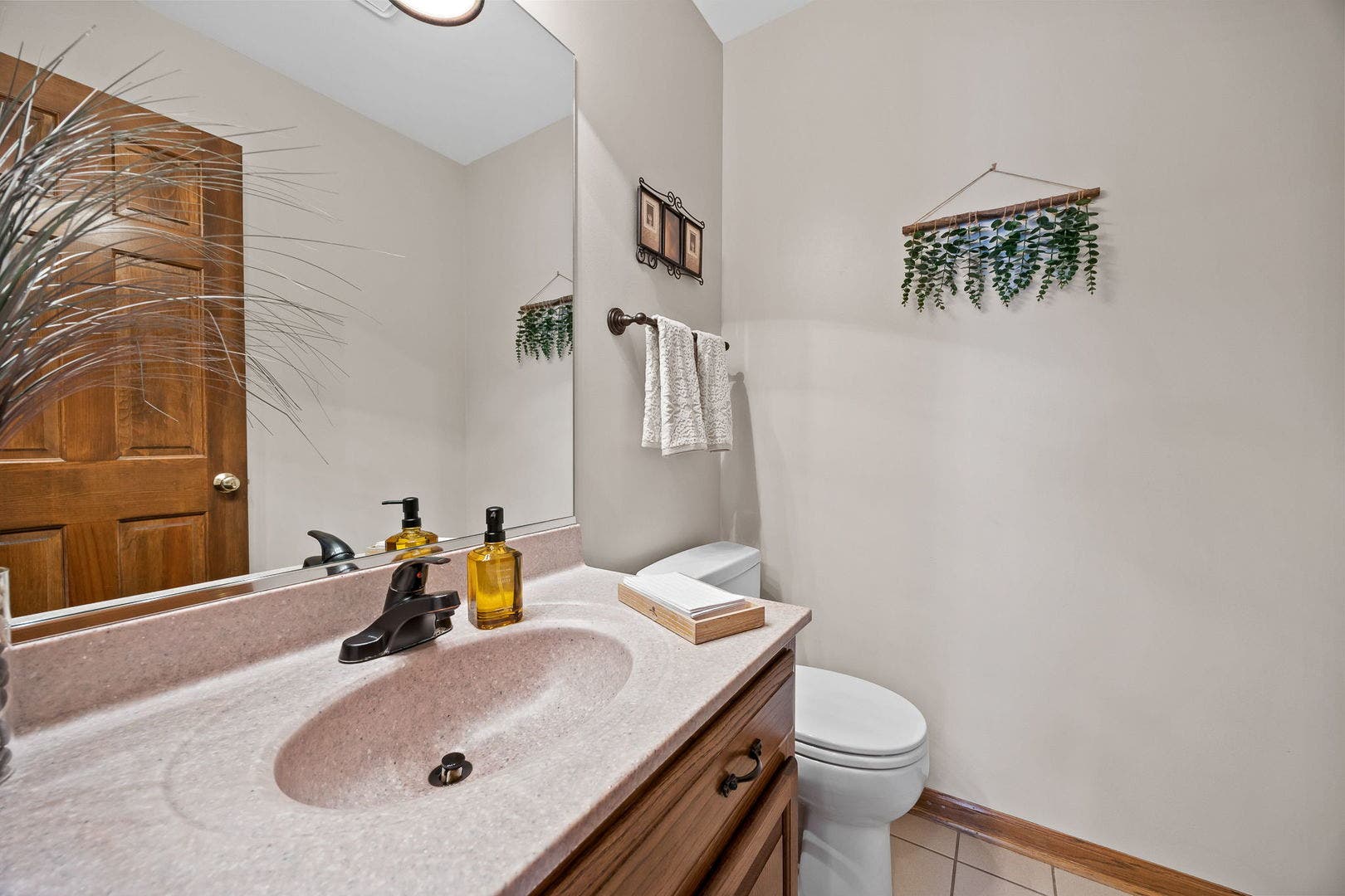 3925 Biltmore Road, Downers Grove, IL 60515 3925 Biltmore Road, Downers Grove, IL 60515