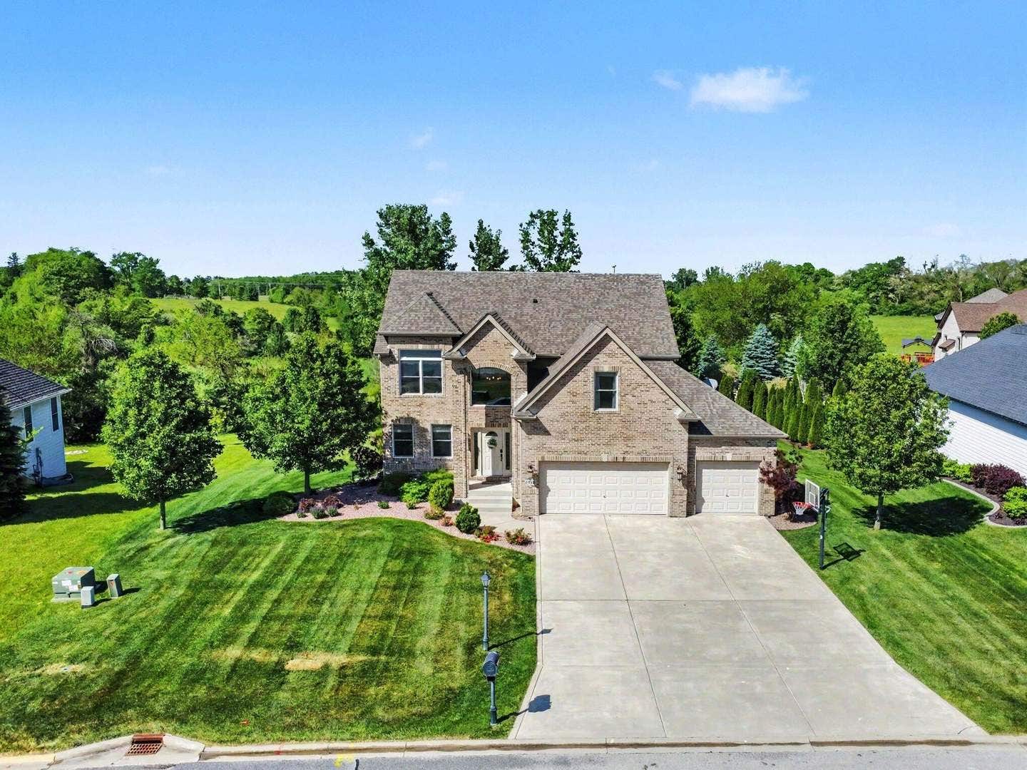 8940 Doubletree Drive N, Crown Point, IN 46307
