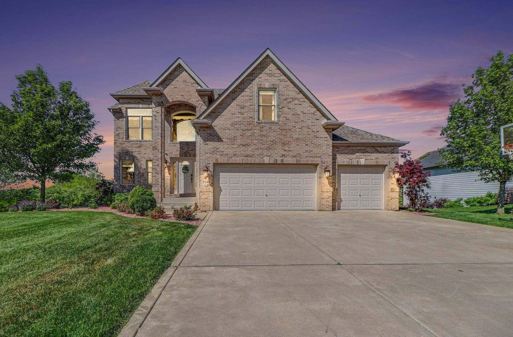 8940 Doubletree Drive N, Crown Point, IN 46307