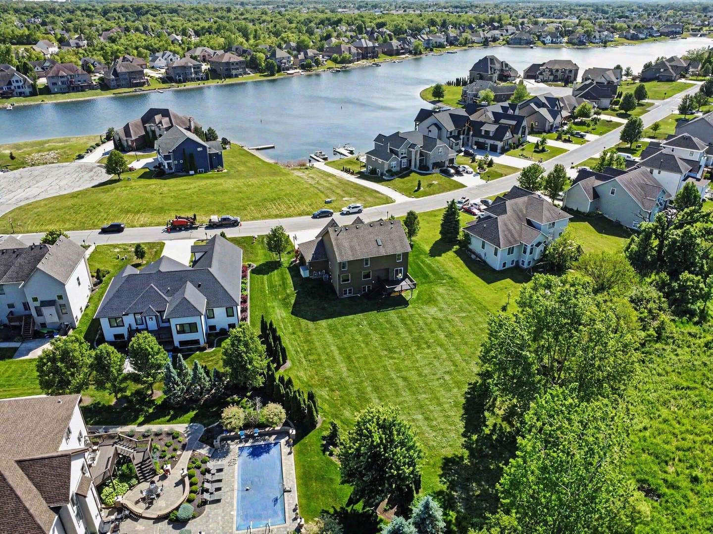 8940 Doubletree Drive N, Crown Point, IN 46307